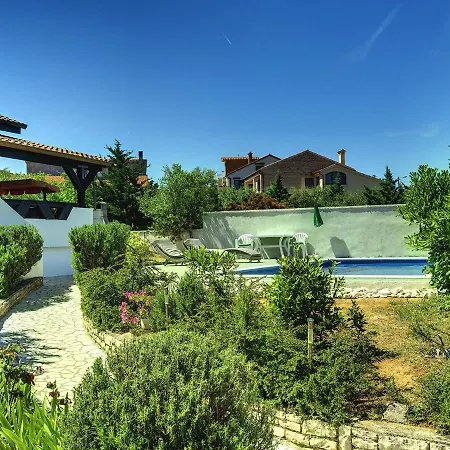 Holiday home With Swimming Pool Near Centre
