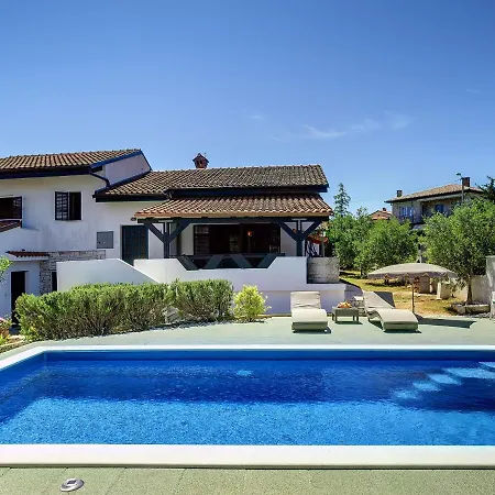 With Swimming Pool Near Centre Holiday home *