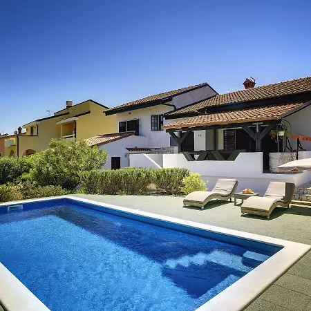 With Swimming Pool Near Centre Holiday home *