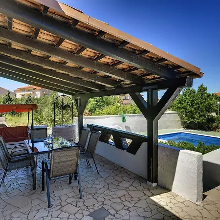 With Swimming Pool Near Centre Ferienhaus Ližnjan