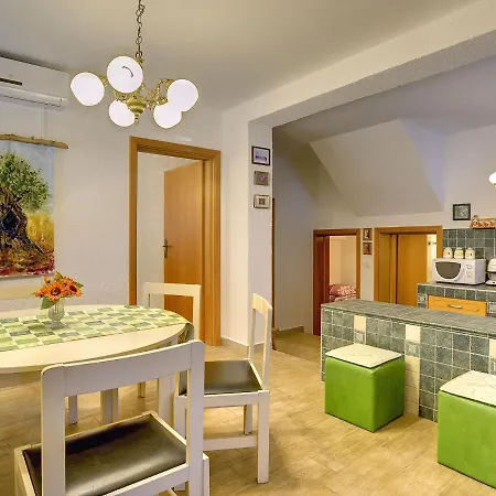 With Swimming Pool Near Centre Tatil Evi